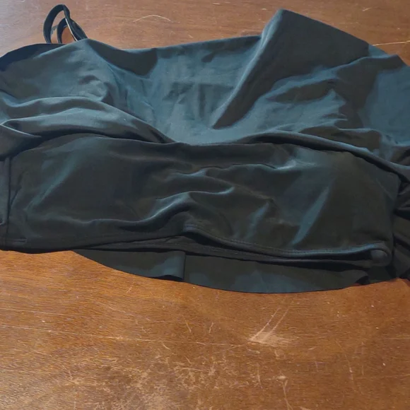 Gorgeous Black Swimming Top Size L - Picture 3 of 5